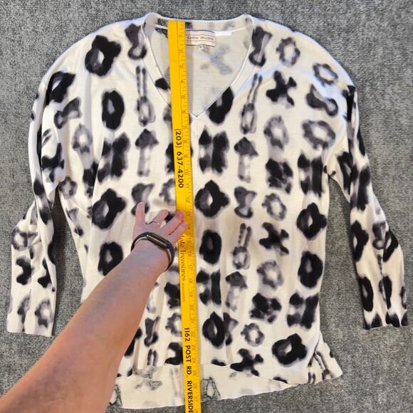 Caryn Vallone Small Sweater White Black Abstract Animal Print V-Neck Lightweight - Picture 3 of 7